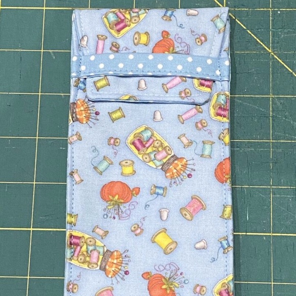1 New Rotary Cutter Case Holder Pouch Travel Bag Handmade Sewing Themed Fabric - Picture 5 of 12